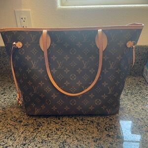 Louis Vuitton MM Never full